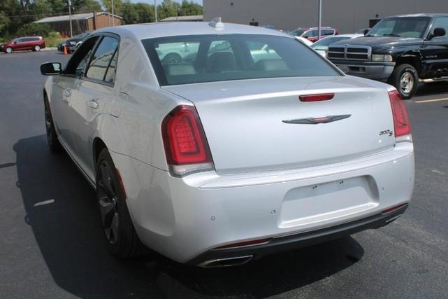 2022 chrysler 300 s