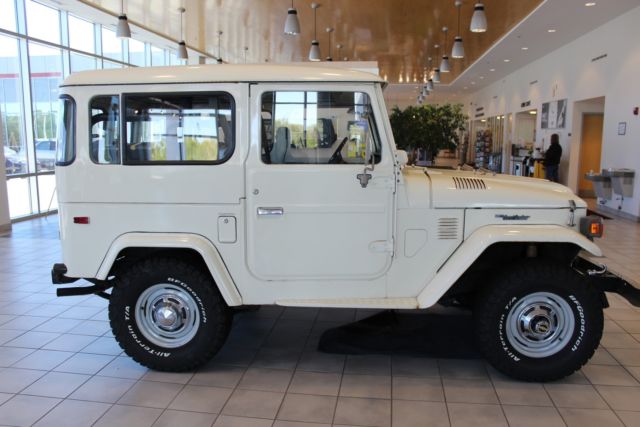 1977 fj40 toyota land cruiser original, original paint 4-speed cold a/c