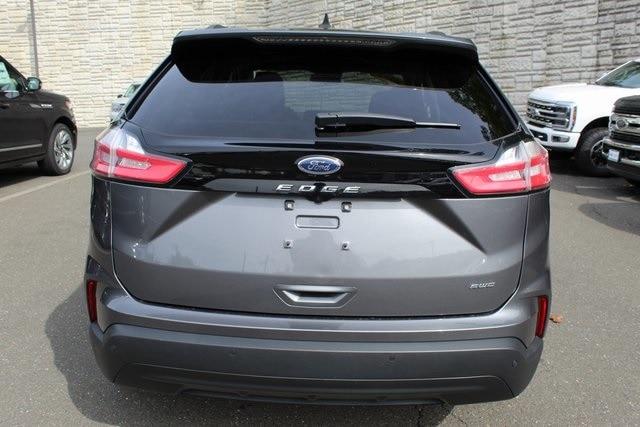 2022 ford edge se