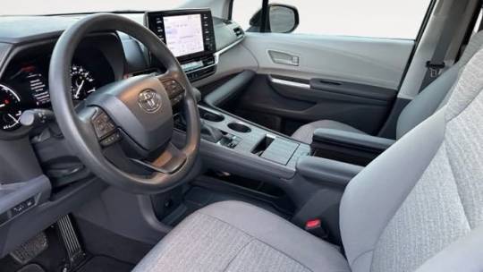 2022 toyota sienna le 8-passenger