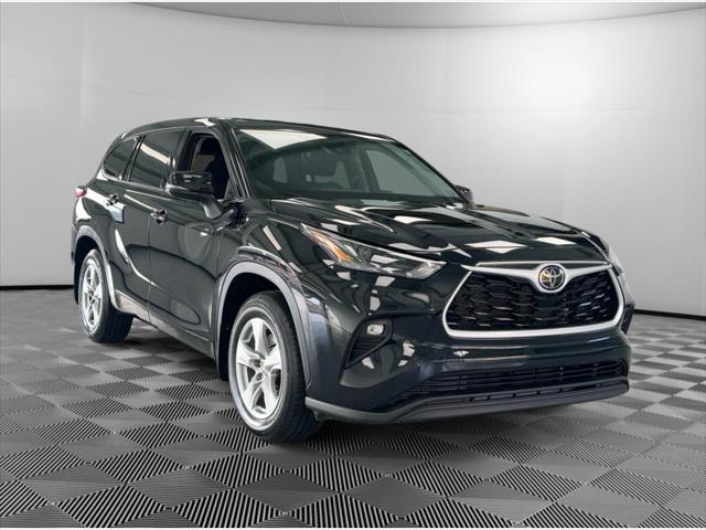 2022 toyota highlander le