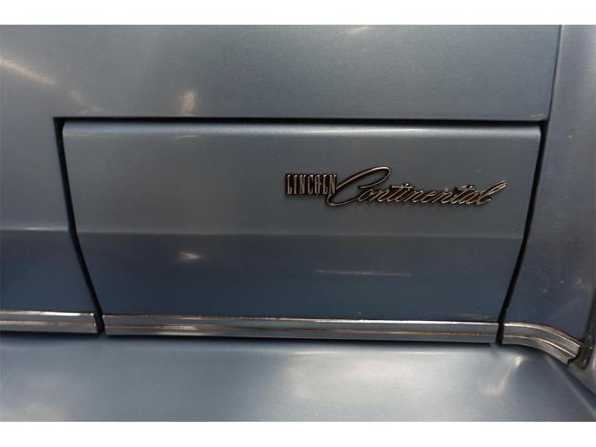 1977 lincoln town car in dekalb, illinois