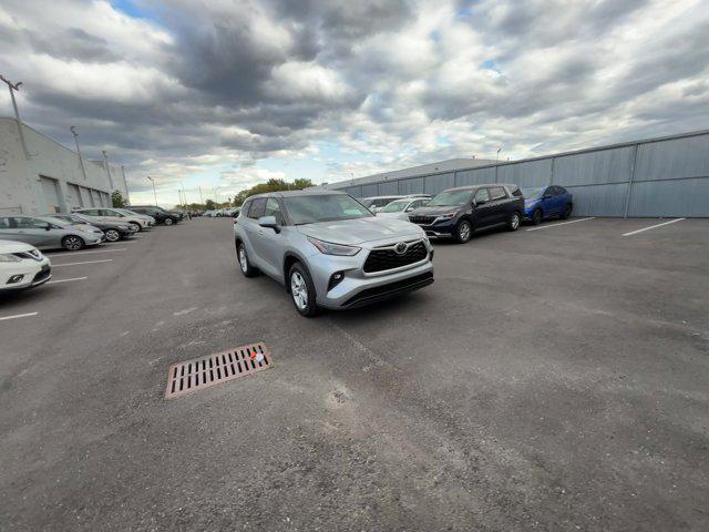 2023 toyota highlander le