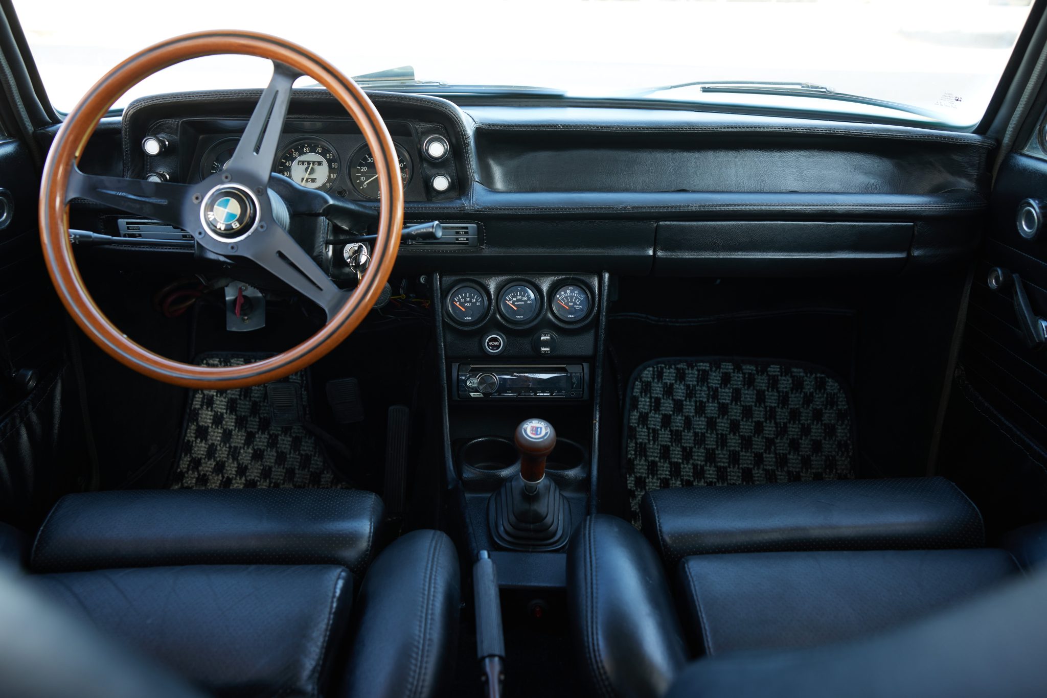 1974 bmw 2002 5-speed