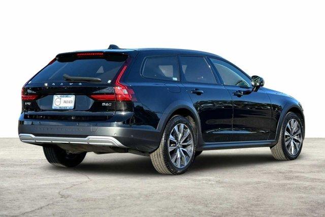 2023 volvo v90 cross country plus