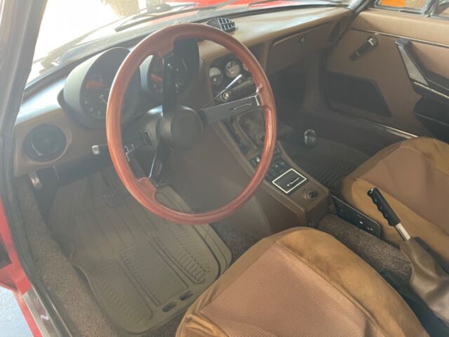 seri2 seater front-engined, rear-drive roadster, 2.0 l twin cam, 5-speed manual