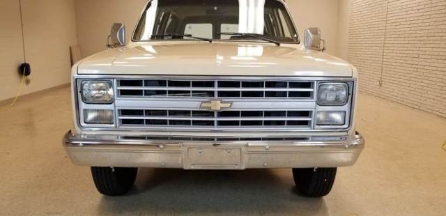 1985 chevrolet suburban c20 2wd