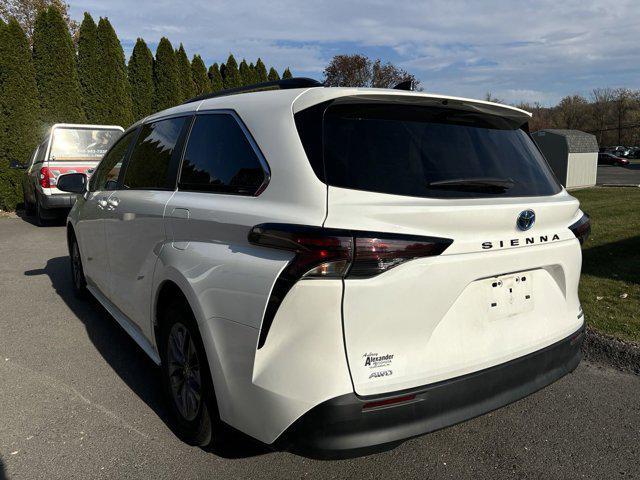 2024 toyota sienna le