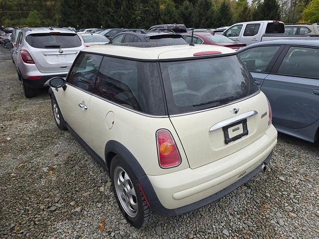 2004 mini cooper base (m5)