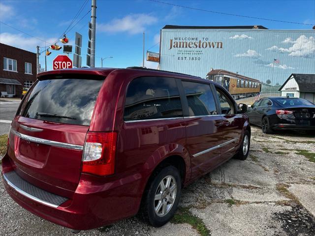 2012 chrysler town & country touring