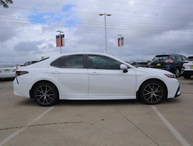 2022 toyota camry se