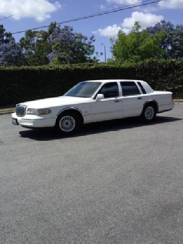 1995 lincoln town car in lakewood, ca