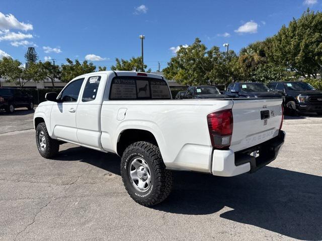 2022 toyota tacoma sr