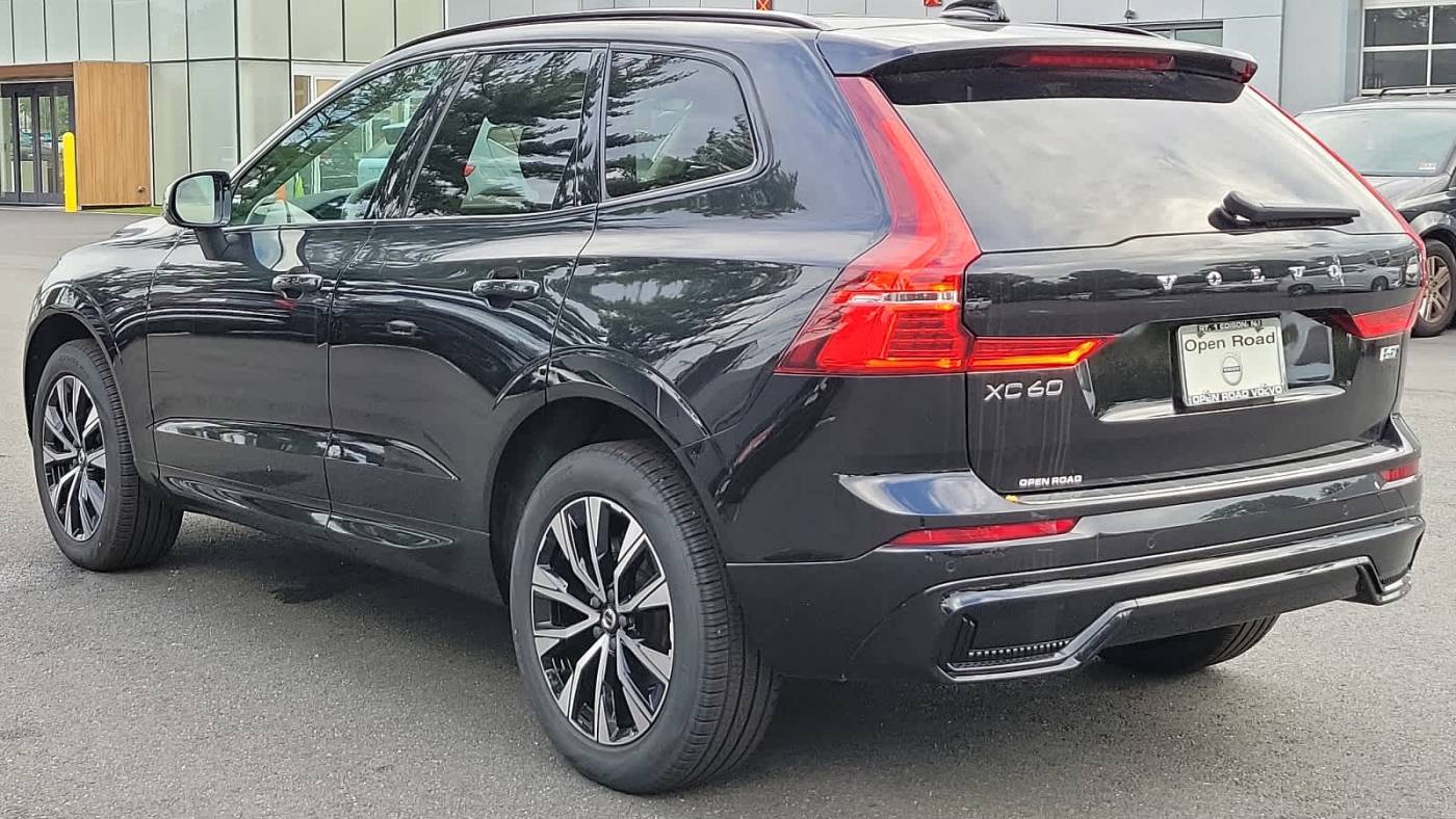 2024 volvo xc60 b5 core dark theme