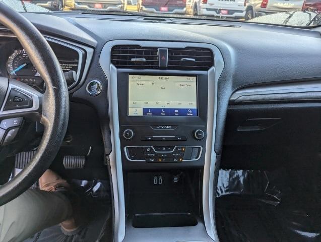 2020 ford fusion se