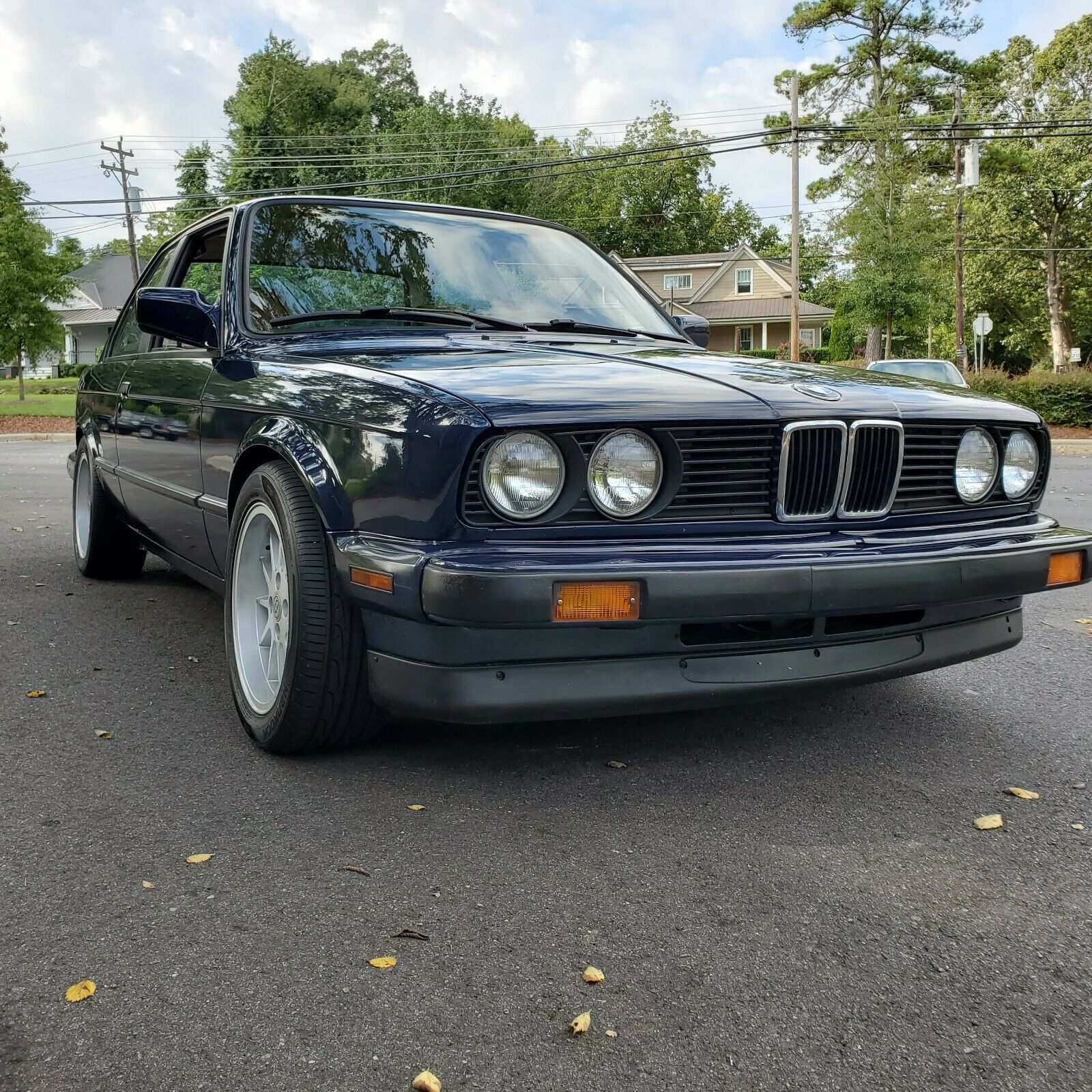 awesome e30 325e, fresh restoration, zero-rust, perfect stance