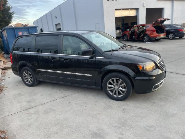 2015 chrysler town & country s
