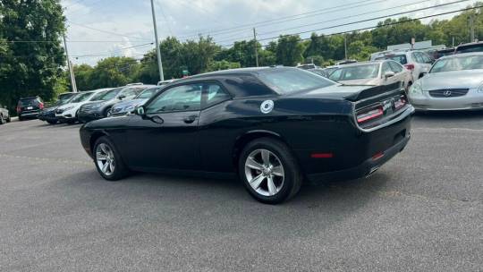 2022 Dodge Challenger sxt v6
