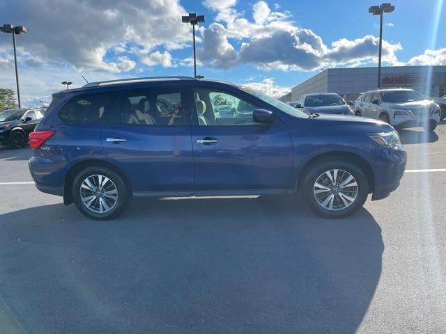 2017 nissan pathfinder sv