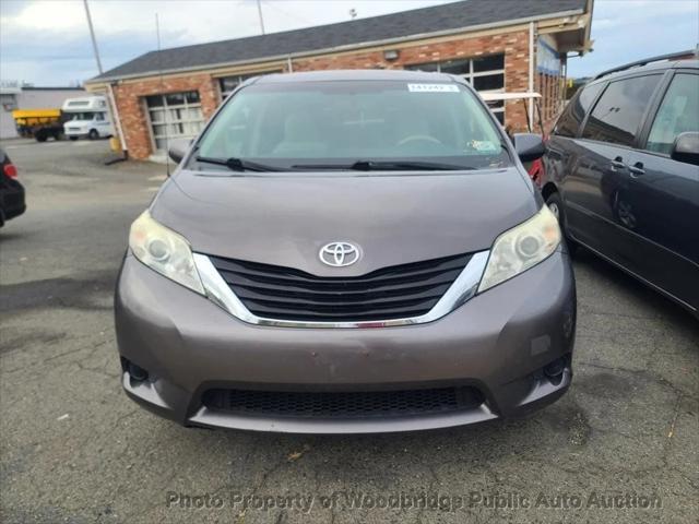 2012 toyota sienna le