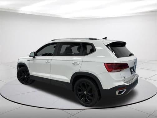 2022 volkswagen taos 1.5t se in sheboygan, wisconsin