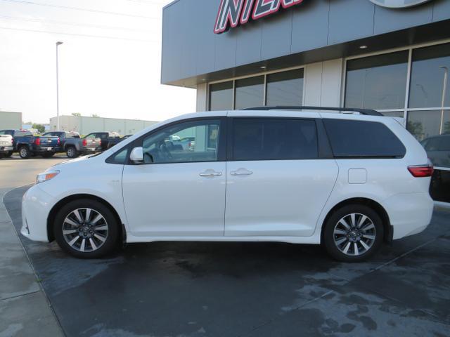 2020 toyota sienna xle