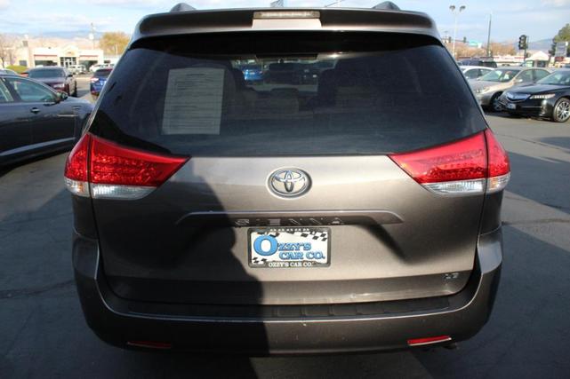 2011 toyota sienna le