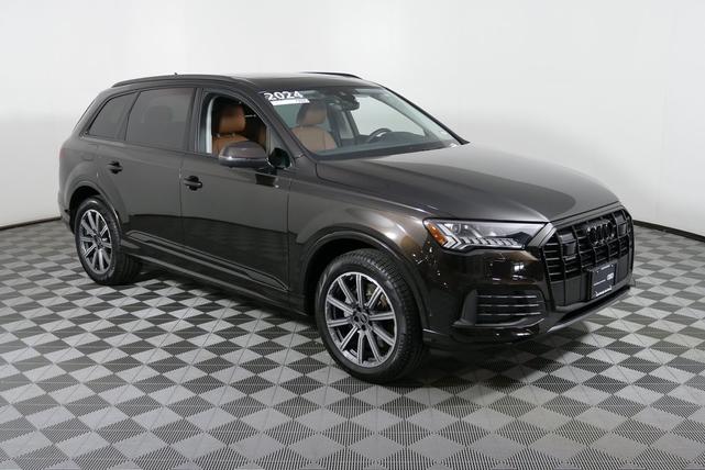 2024 audi q7 45 premium plus