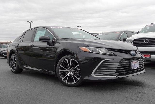 2022 toyota camry hybrid le