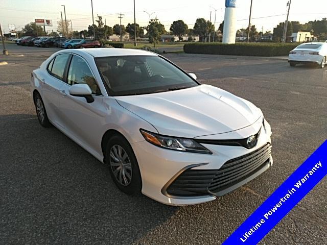 2022 toyota camry hybrid le