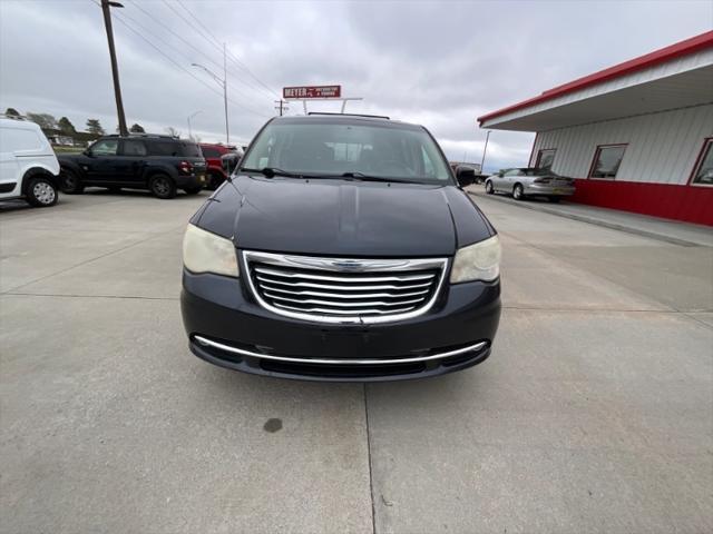 2013 chrysler town & country touring