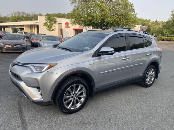 2017 toyota rav4 in muldoon, texas