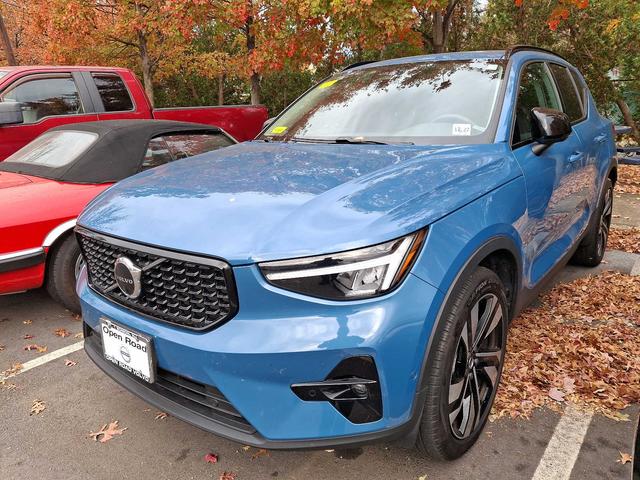 2023 volvo xc40 b5 awd ultimate dark