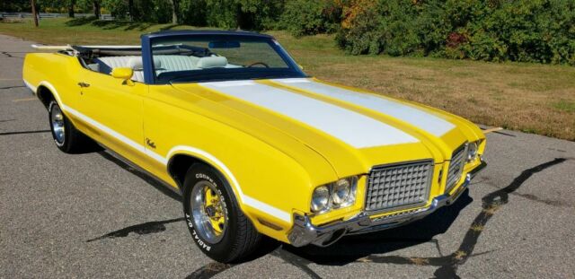 1972 oldsmobile 442 convertible. stunning bright yellow paint with white stripes