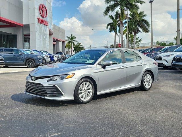 2022 toyota camry le