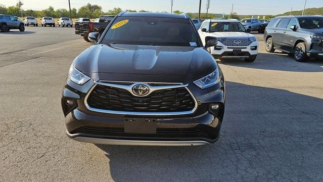2022 toyota highlander platinum