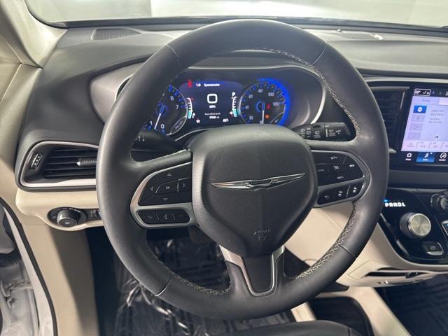 2022 chrysler pacifica touring-l