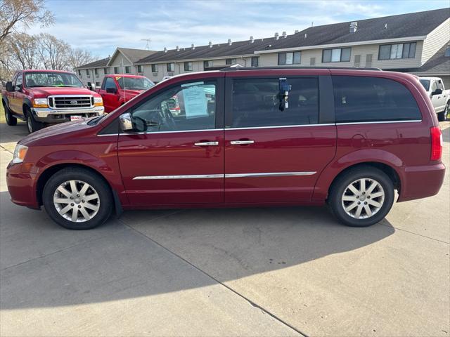 2012 chrysler town & country touring-l