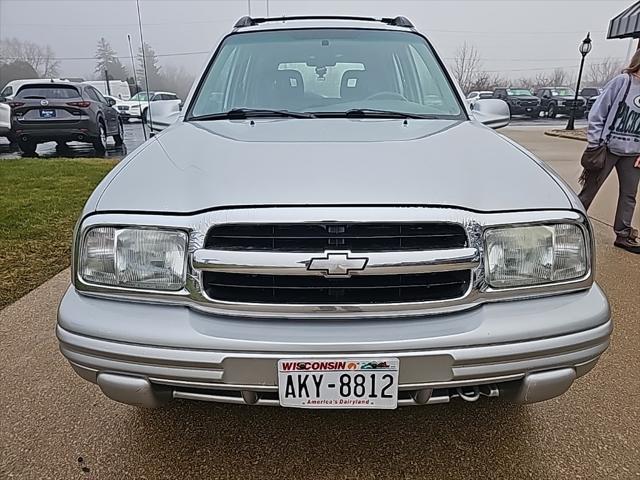 2002 chevrolet tracker hard top lt