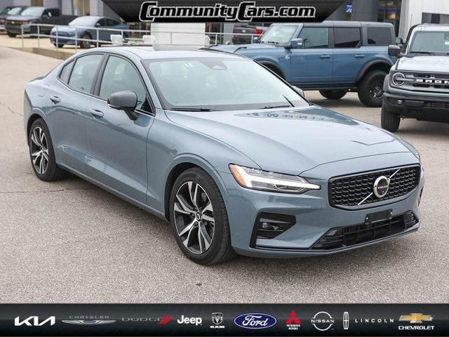 2024 volvo s60 b5 plus dark theme