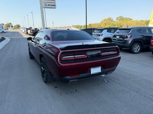 2022 dodge challenger sxt