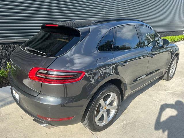 2017 porsche macan base