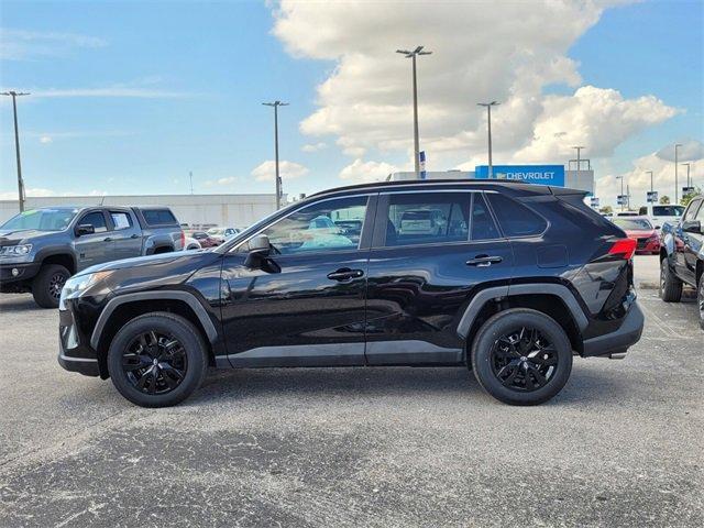 2021 toyota rav4 le