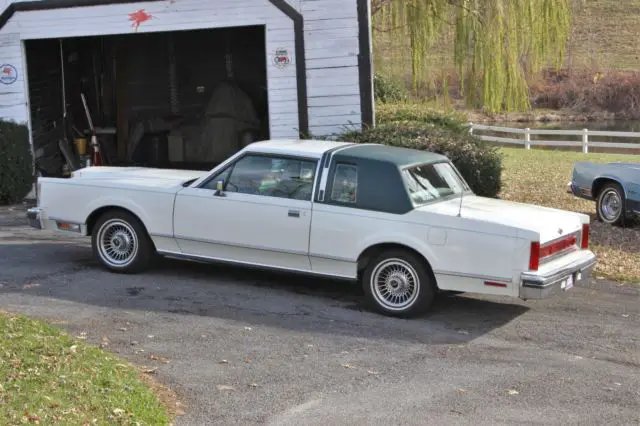 1981 lincoln town car - very good condition