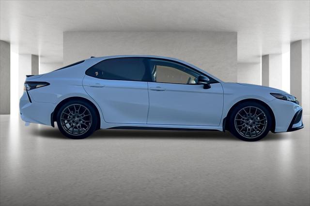 2024 toyota camry hybrid se