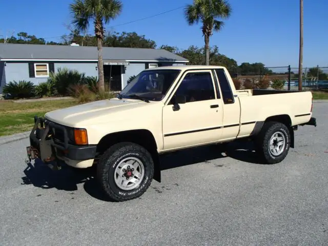 1985 toyota hilux 4x4 pickup 22r