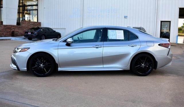2022 toyota camry hybrid xse