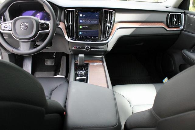 2024 volvo s60 b5 plus dark theme
