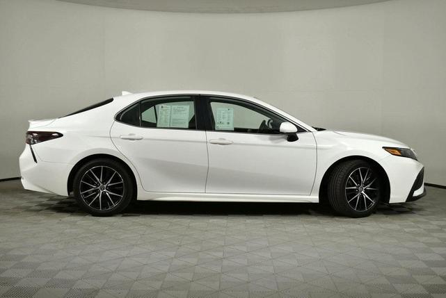 2021 toyota camry se