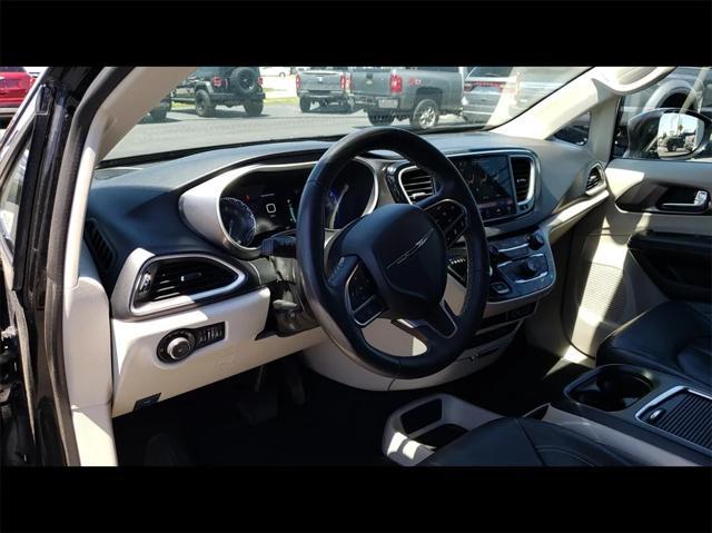 2022 chrysler pacifica touring-l